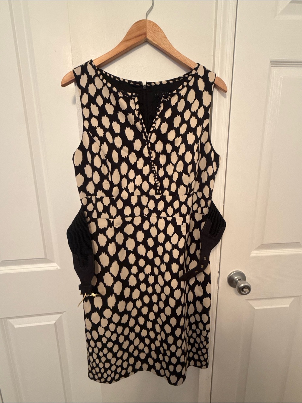 Sleeveless Black and Cream Midi Sheath Dress